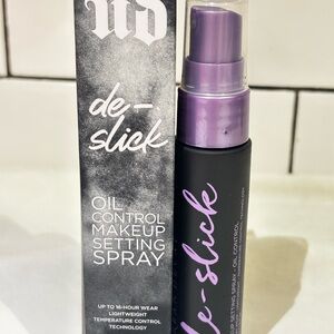 Urban Decay De-Slick Oil Control Setting Spray - Black and Purple